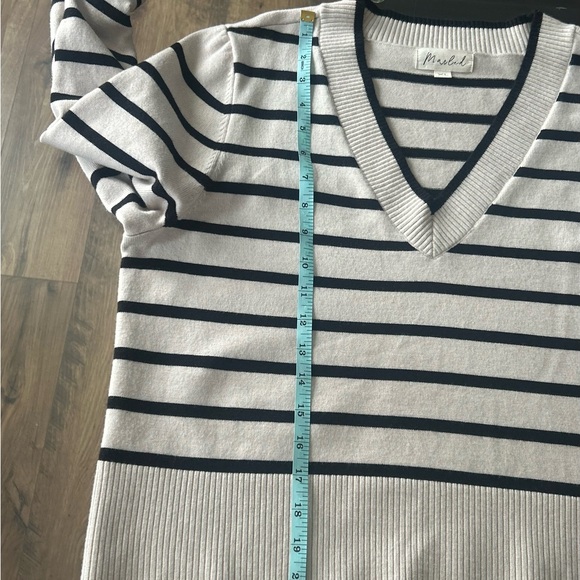 Marled XL V-Neck Sweater with Cream and Black Stripes - Picture 7 of 13